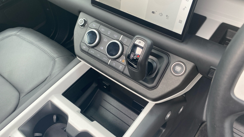 Land Rover Defender 3.0 D350 X-Dynamic HSE 90 3dr Auto Diesel Estate